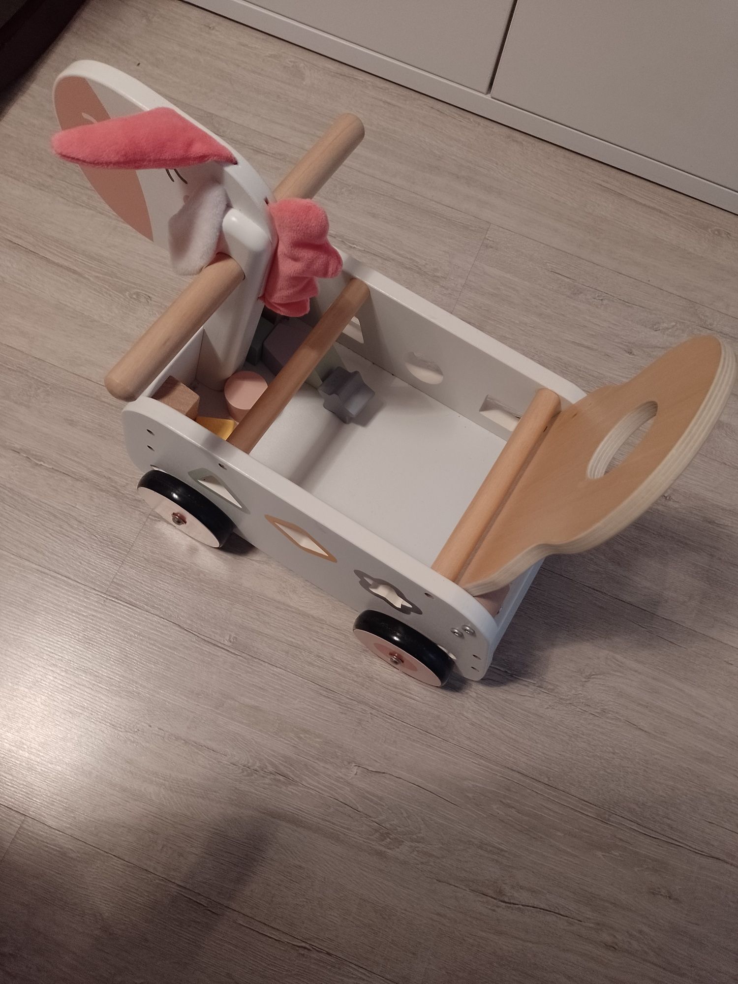 Smiki, Konik, drewniany jeździk i sorter