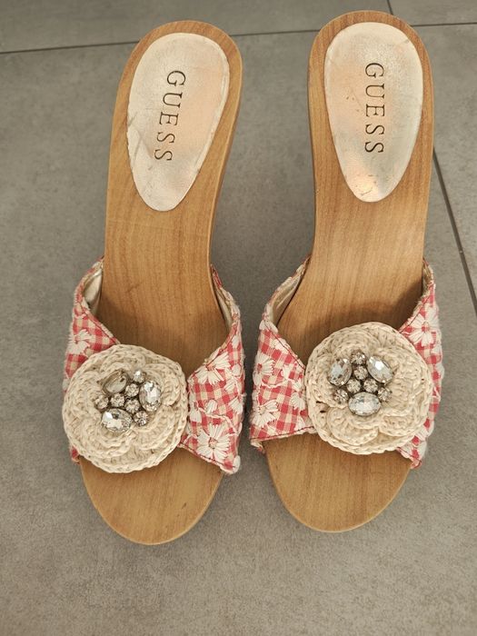 Guess klapki na szpilce