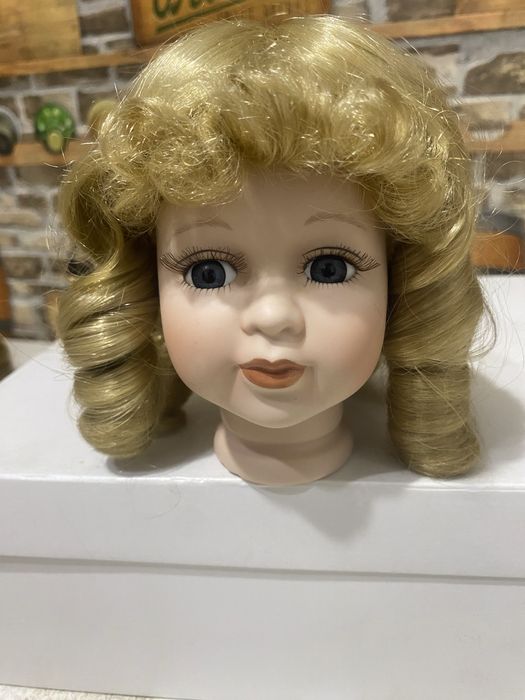 Парик для фарфоровой куклы