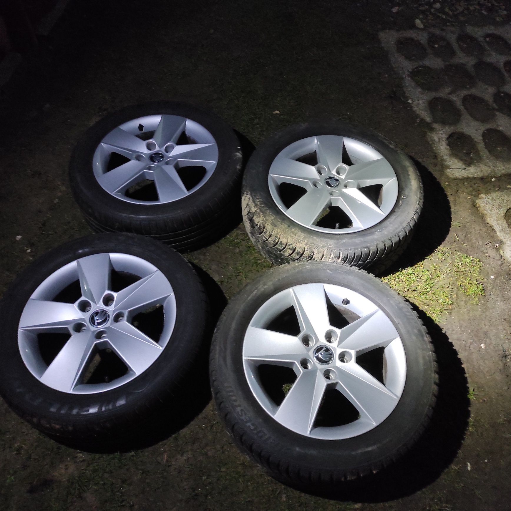 Alufelgi orginalne z oponami skoda  5X112 R 16"