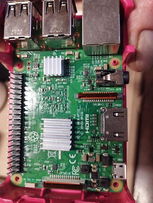 Микропроцессор,дисковод в ноутбук, две камеры видео наблюдения