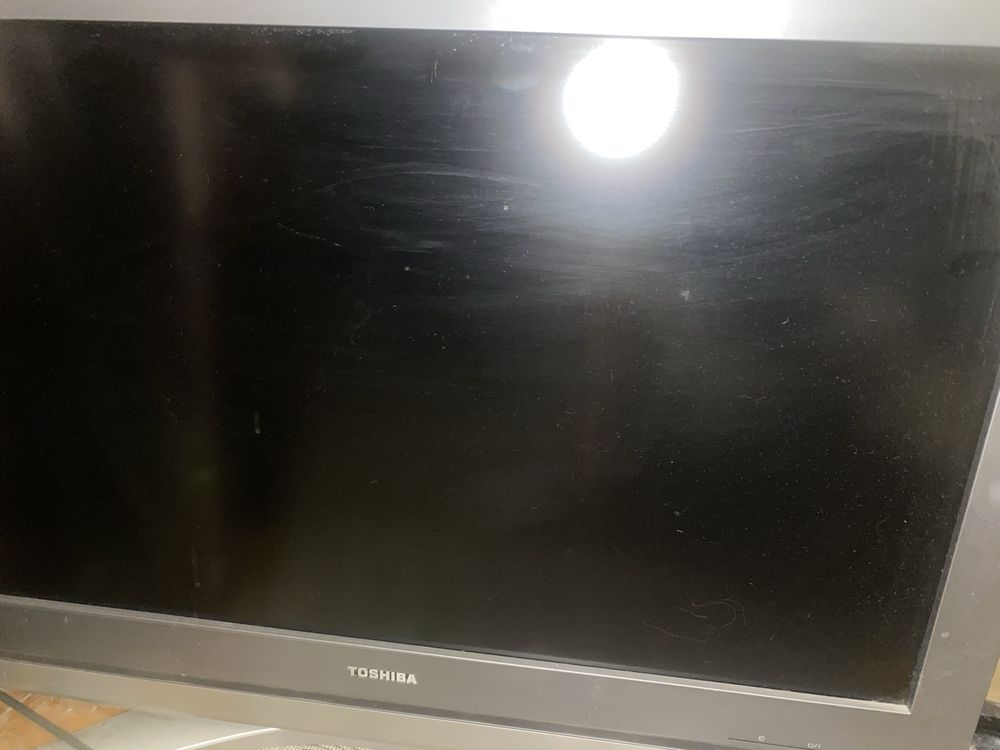 Продам телевизор Toshiba LCD color TV