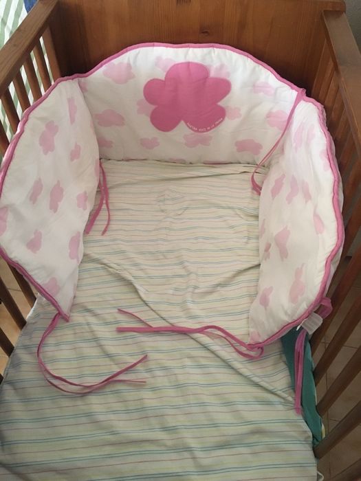 Protetor de cama de grades menina nuvens Agatha Ruiz Prada