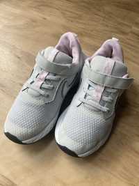 Buty sportowe dla dziewczynki firmy Nike