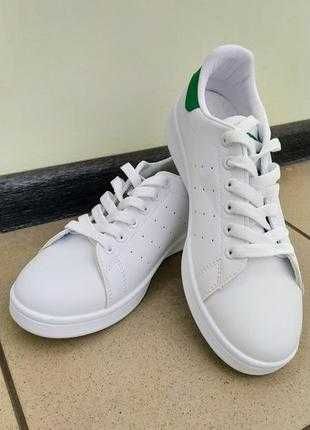 Білі жіночі кеди