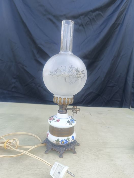 Stylowa lampka z ceramiczną podstawą