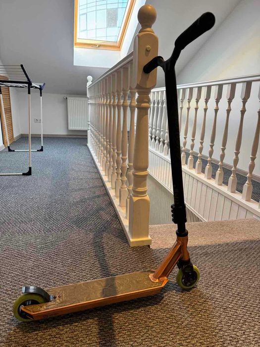 Продам дитячий самокат трюковий