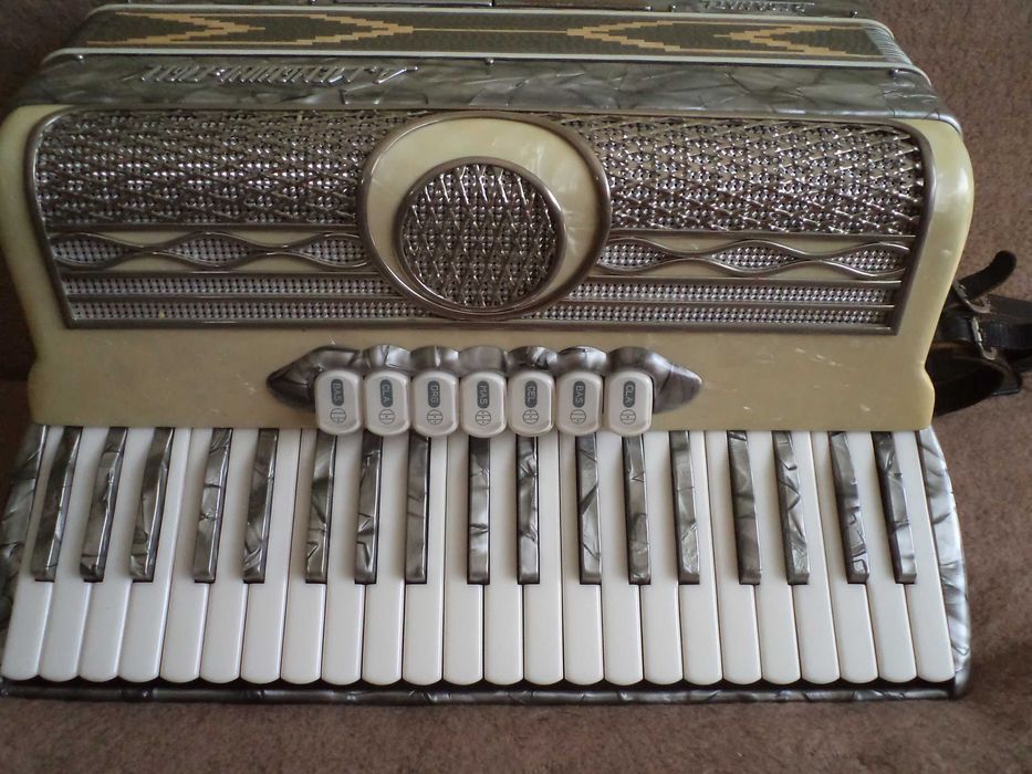 Akordeon A. Menghini. Figli - 120 Basów