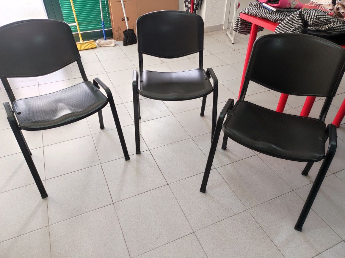 3 Cadeiras pretas