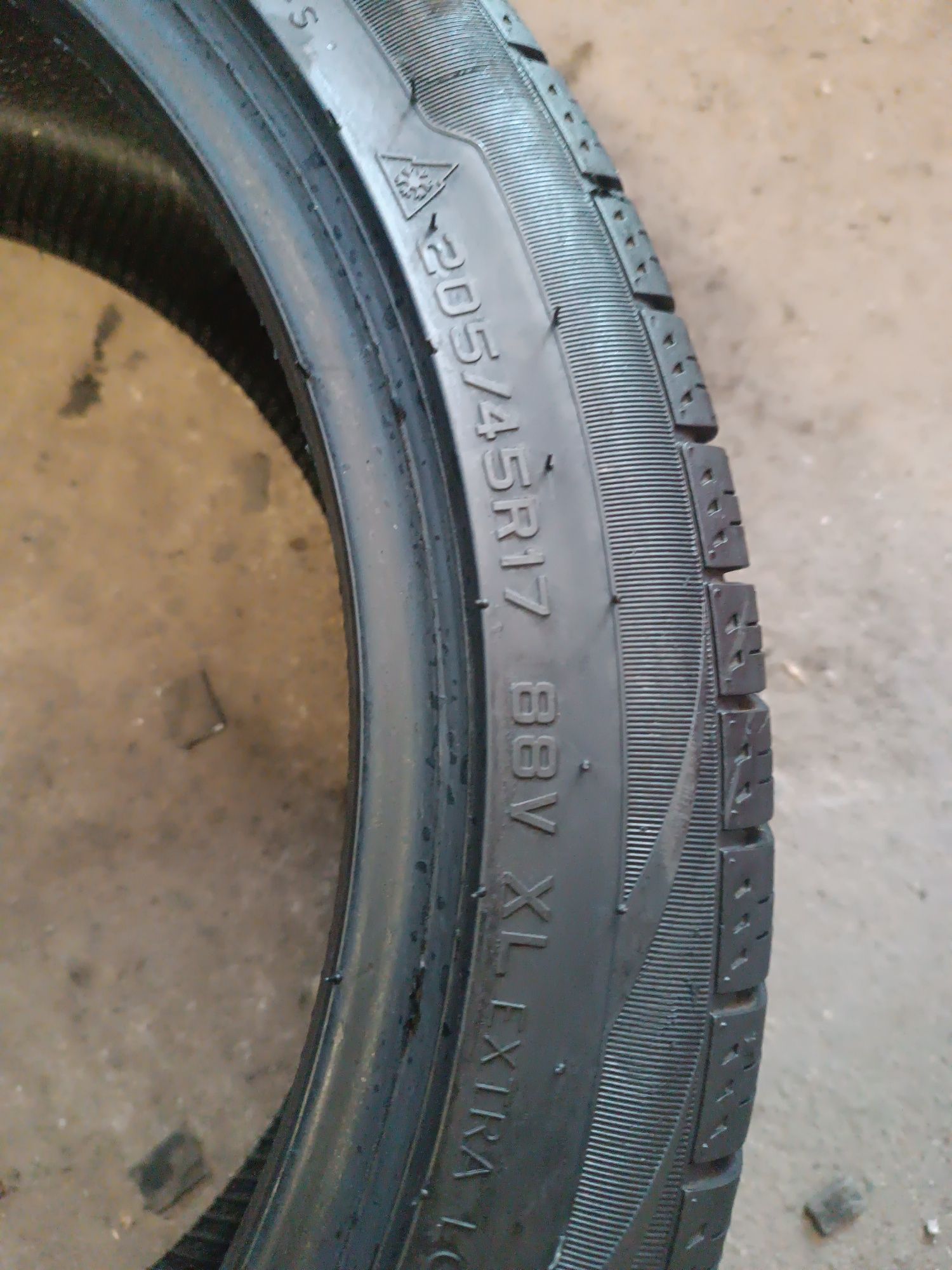 Sprzedam prawie nowe opony 205/45 r17