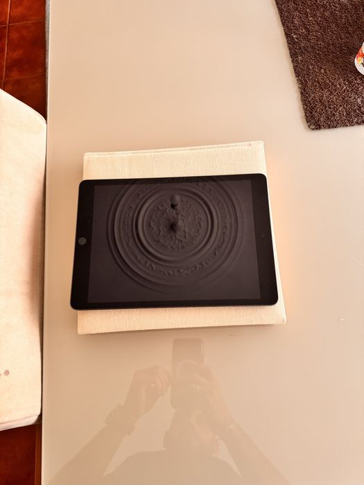 iPad APPLE (10.2'' - 64 GB - Wi-Fi - Cinzento Sideral)