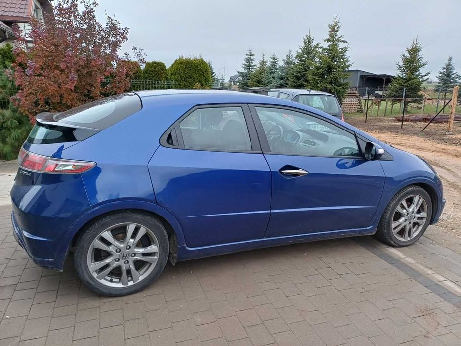 Sprzedam Hondę Civic 5D benzyna