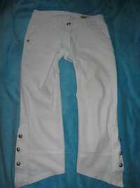 białe letnie spodnie 7/8 z elastanem z guzikami GALLOP 36 S