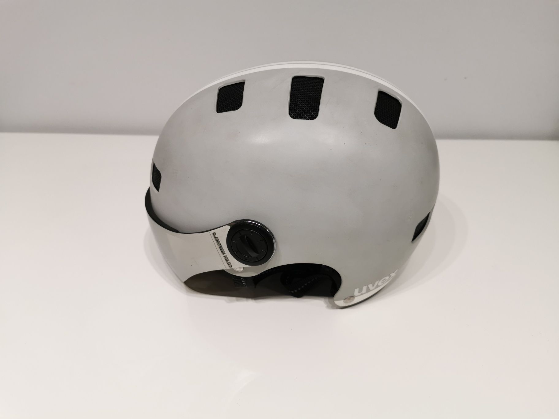 Kask Uvex Visor City V 55-58 cm S-M rowerowy zadbany