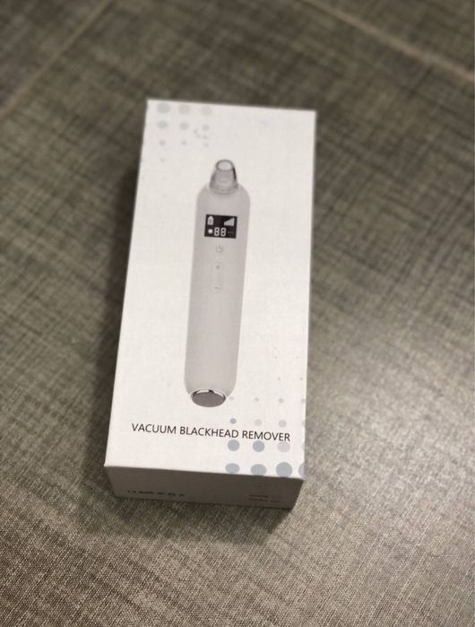 Вакуумний очищувач білий та зелений пор обличчя скраб