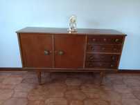 Aparador / Cômoda Vintage em Madeira – Estilo Mid-Century
