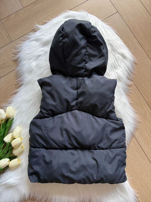 Elegancka Kamizelka bezrękawnik ZARA r 104 z kapturem ołowiany kolor