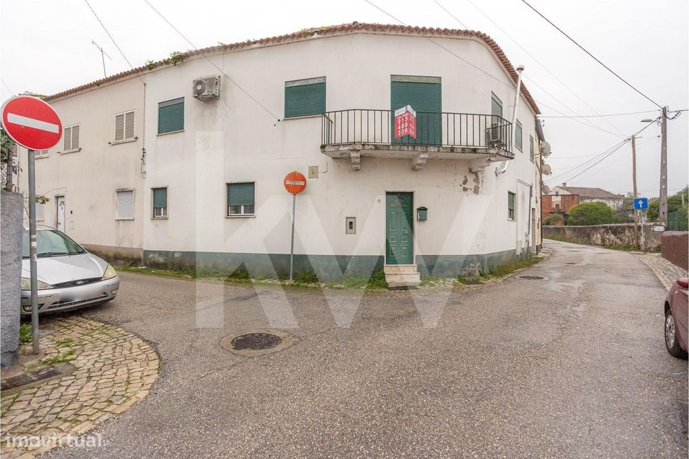 Dois apartamentos para venda: um T3 e um T2+1 com sótão!