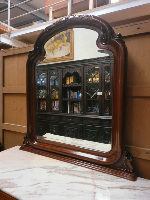 Grande cómoda em madeira com tampo em pedra e espelho - óptimo estado