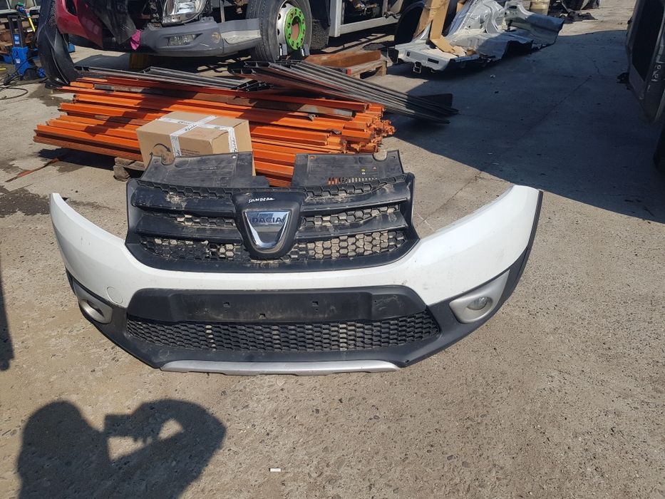 DACIA SANDERO II STEPWAY бампер  перелній  12-16 рік