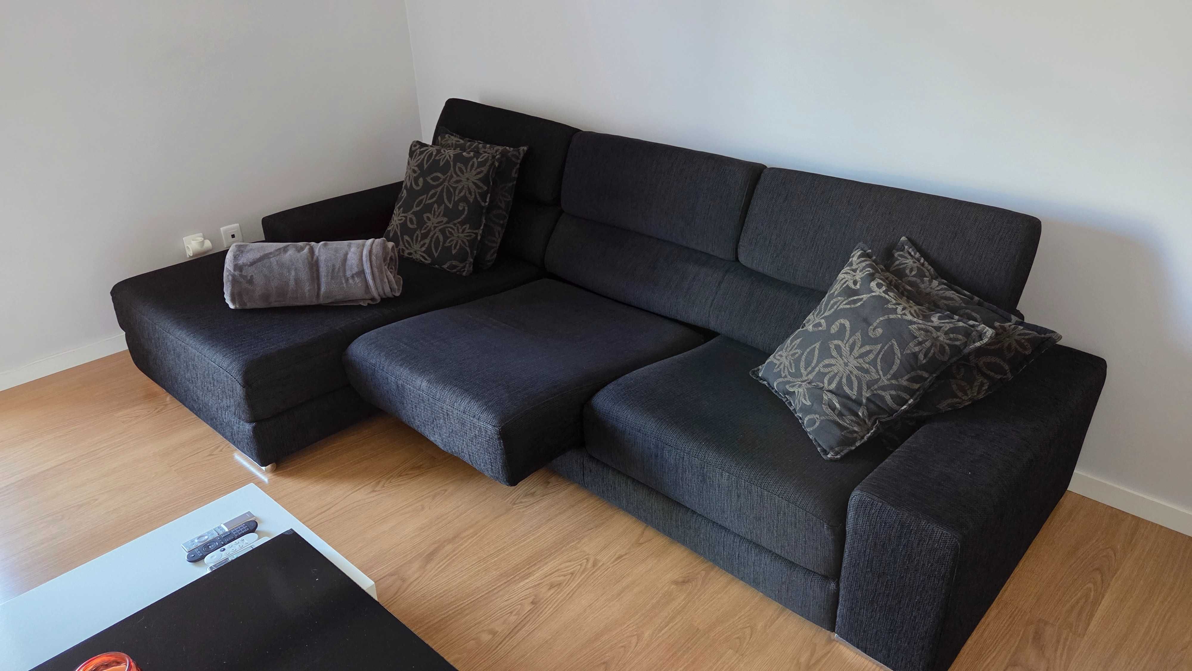 Sofá Chaise Longue e Assentos Extensíveis