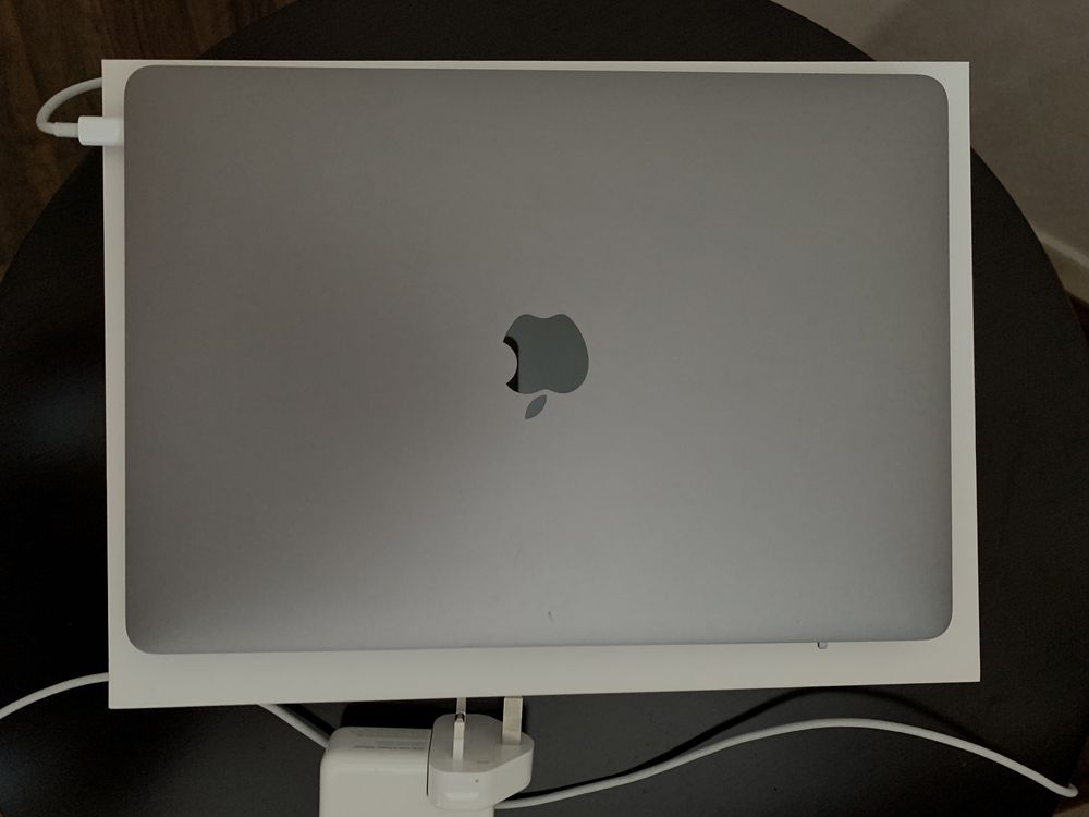 MacBook Pro 2017, 13-inch, 8gb . Куплен ОАЭ Дубаи