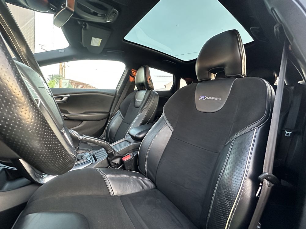 Volvo V40 1.6 D2 ‘ R-Design ‘  GARANTIA