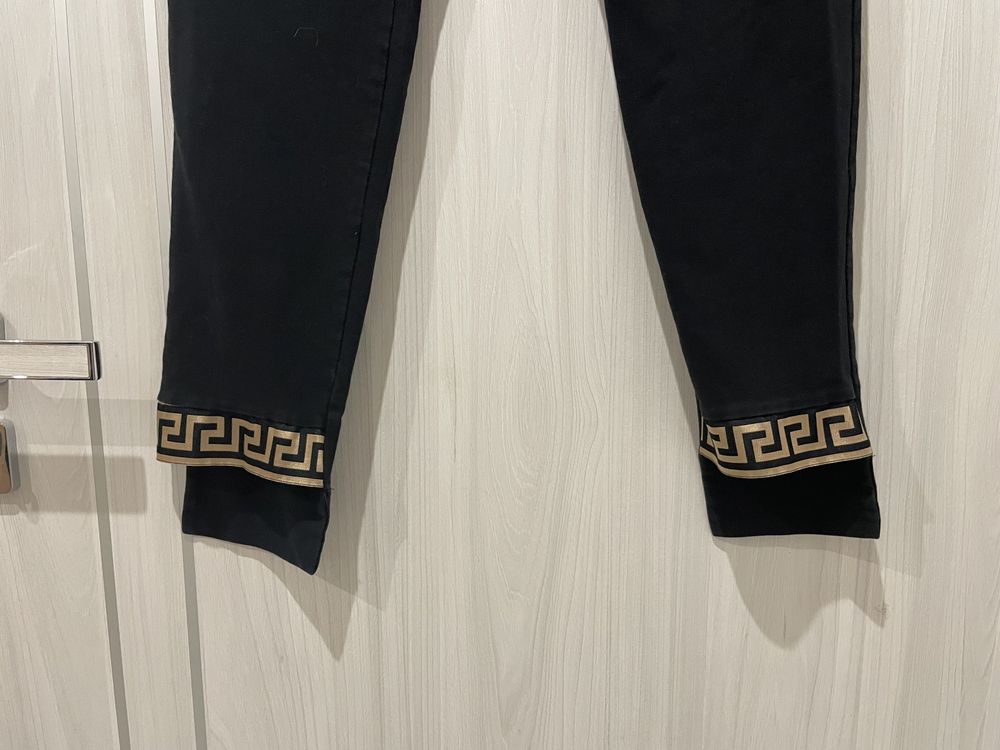 Spodnie legginsy czarne z greckim motywem Cocomore M/L