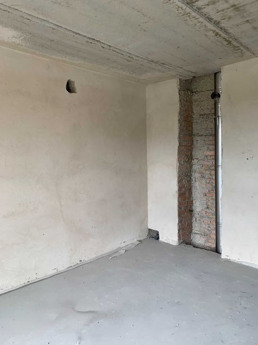 Продам простору 3-кімнатну квартиру з терасою - центр Ірпеня!