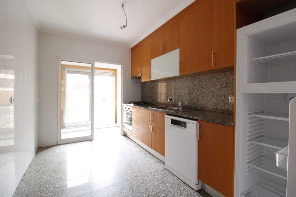 Apartamento T2 Arrendamento Metro Carreira