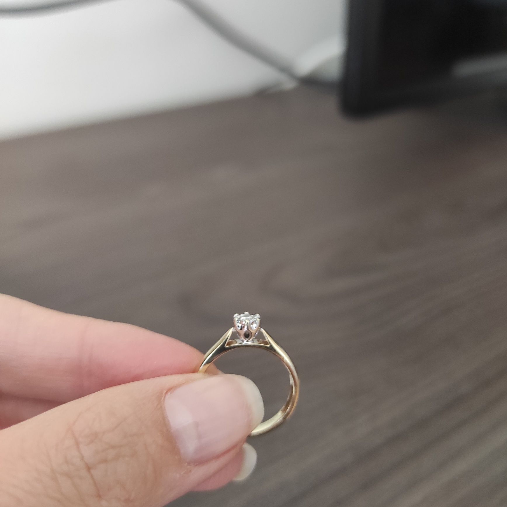 Złoty pierścionek zaręczynowy Apart, rozmiar 8
