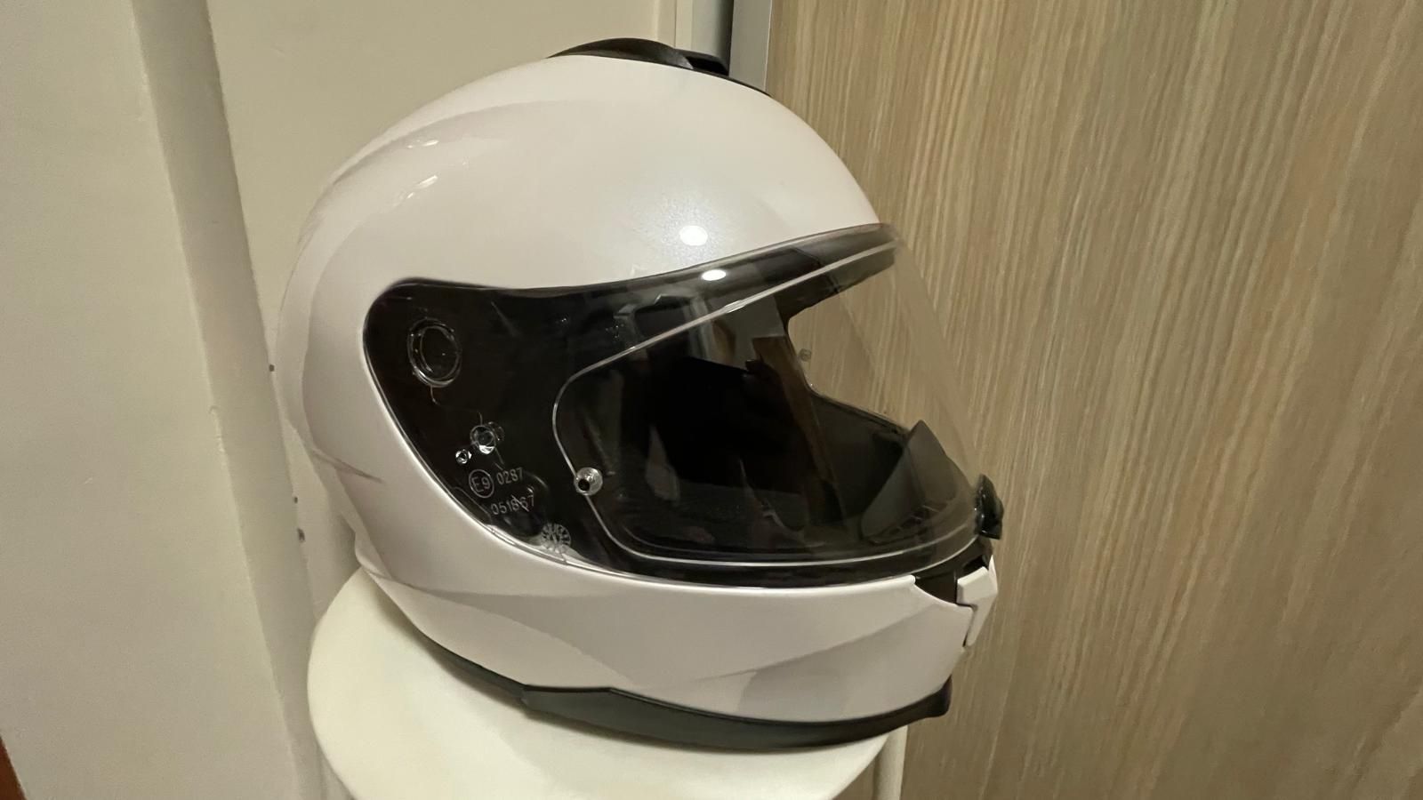 Sprzedam kask motocyklowy HJC C70 rozmiar S praktycznie nowy