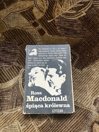 Śpiąca królewna 
Ross MacDonald