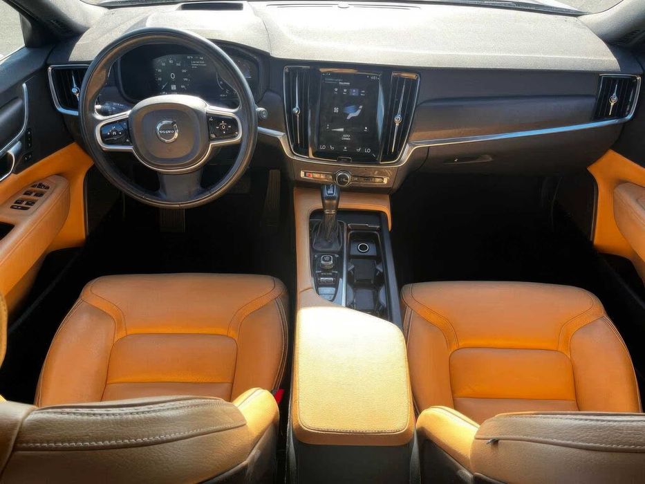 Volvo V90 Cross Country T5      2019
