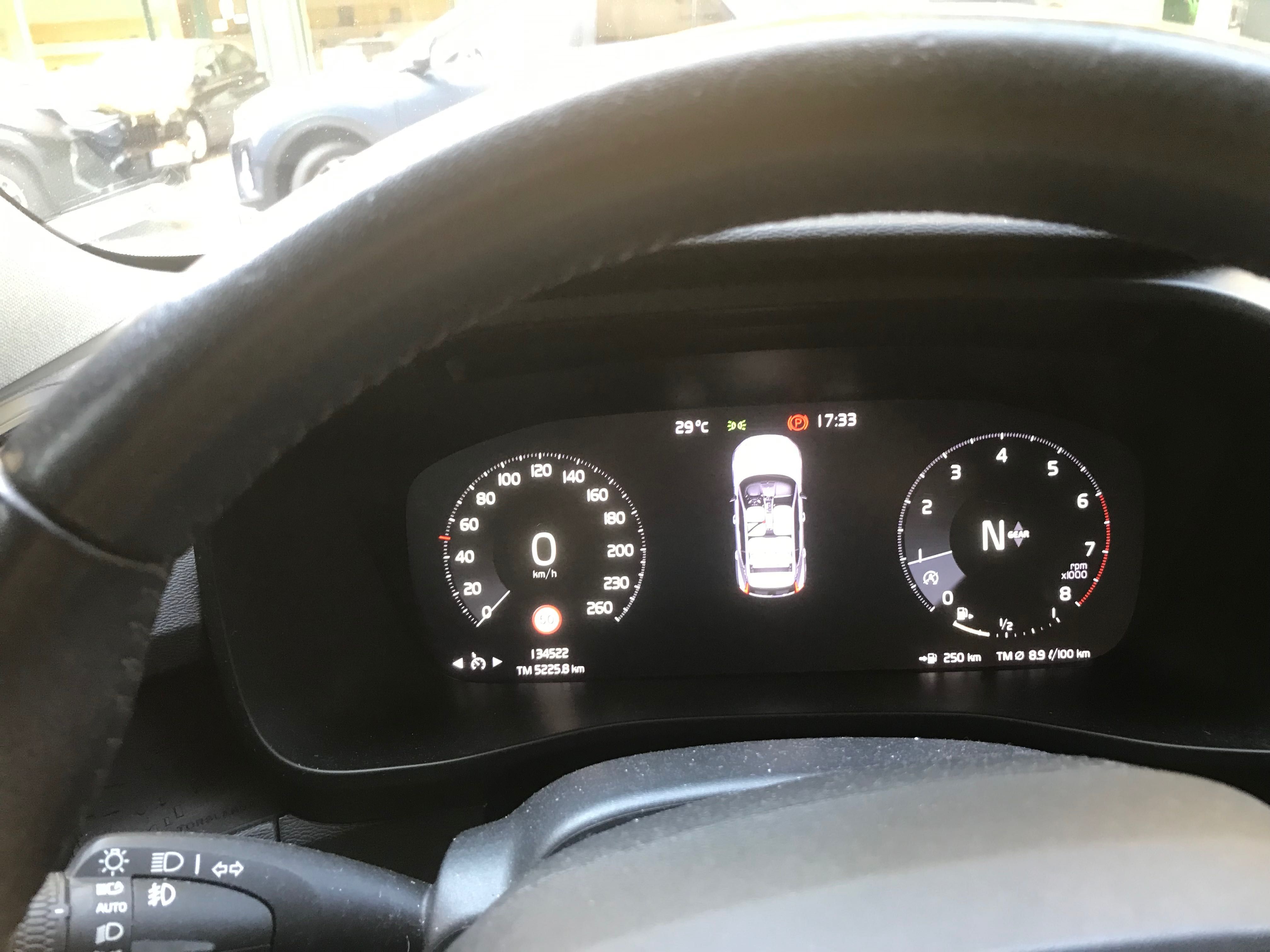 Volvo XC40 T3 nacional usado como novo