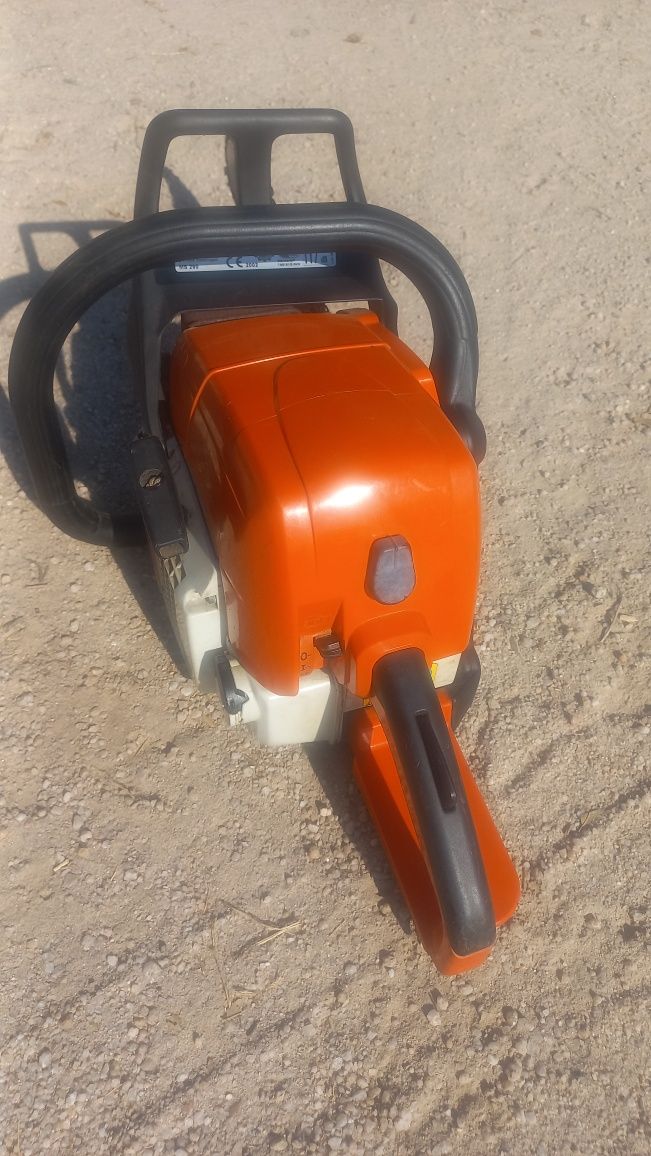 Vende-se motosserra Stihl MS-290 FarmBoss. 
3.0 KW, 4.0 PS
