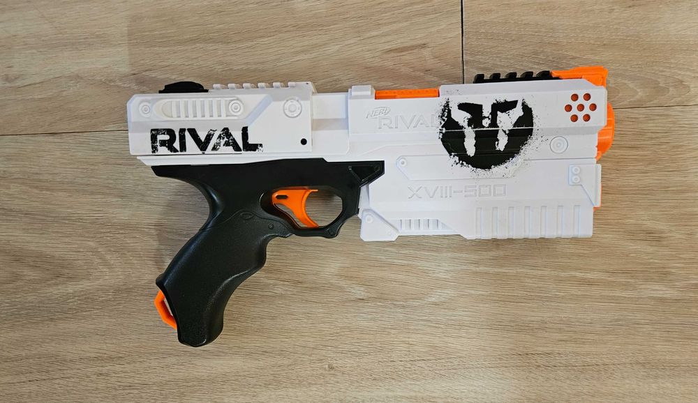 Nerf Rival Kronos XVIII-500 na kulki karabin