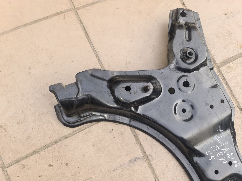 Продам балка передняя сузуки лиана 2005гв