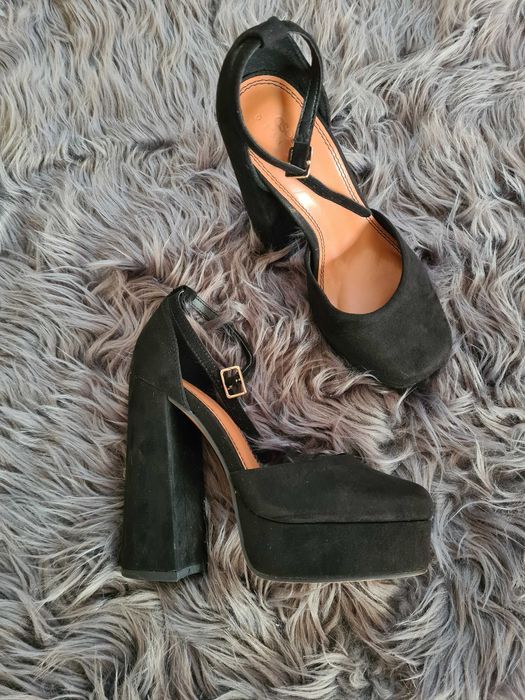 XA71 sandały czółenka asos design 35 czarne zamszowe z paskiem