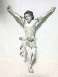 Antiga escultura de Cristo crucificado em madeira