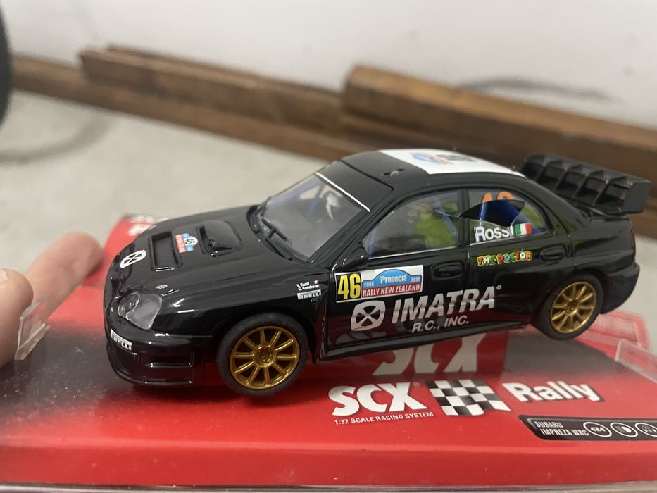 Pista oval SCX 1:32 + subaru impreza