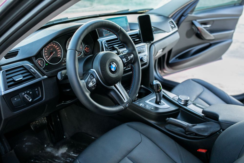 Рожева BMW  320. f30 xDrive 2017  рік