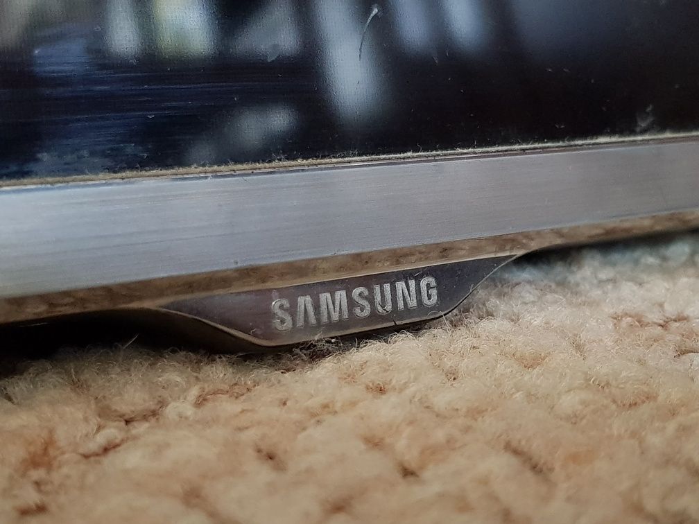 Telewizor Samsung 40' model UE40H5000AW - uszkodzony