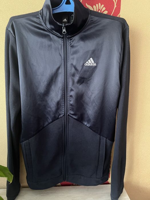 Продам спортивну кофту від адідас стан новоі