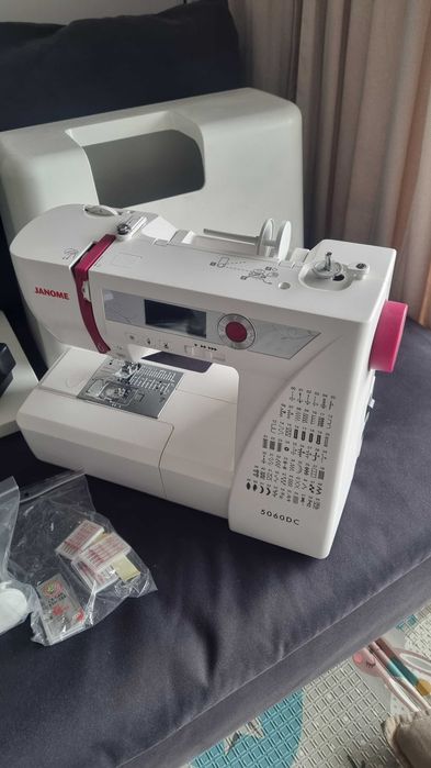 Maszyna do szycia JANOME 5060DC + stolik + walizka + zestaw akcesoriów