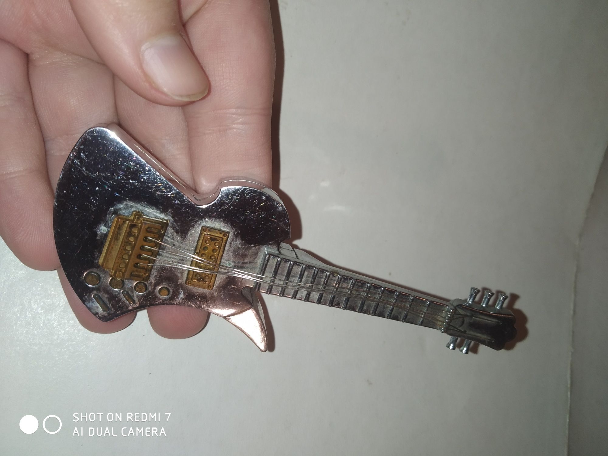 Зажигалка карманная гитара миниатюрная