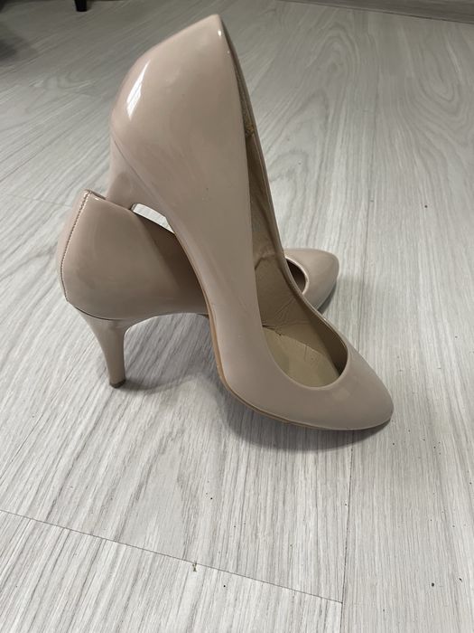 Туфлі бежеві і чорні замшеві