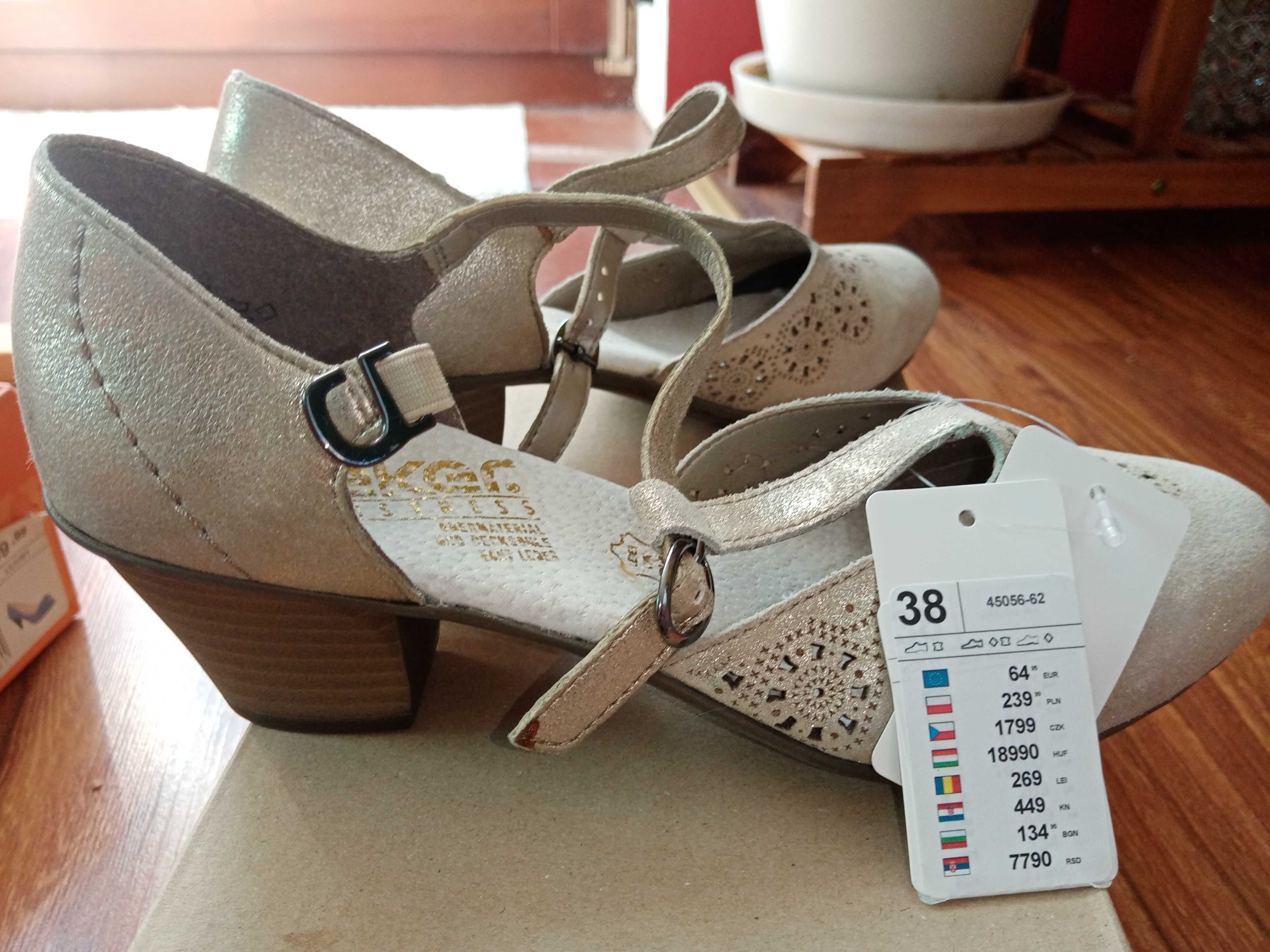 Buty na obcasie zapinane w kostce