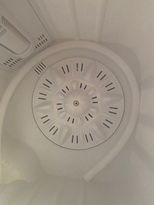 Нова пральна машина напівавтомат, нова з невеликим зовнішнім недоліком