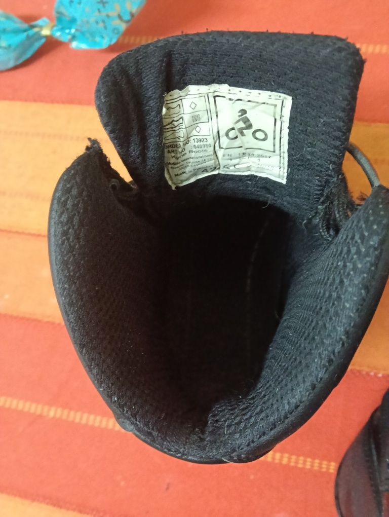 Botas  motomodeka